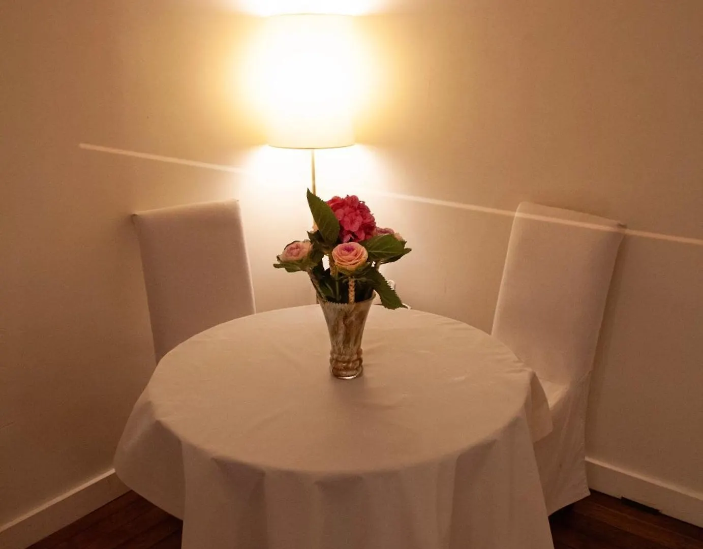 Homestay Arc De Triomphe Chic Room Paris France