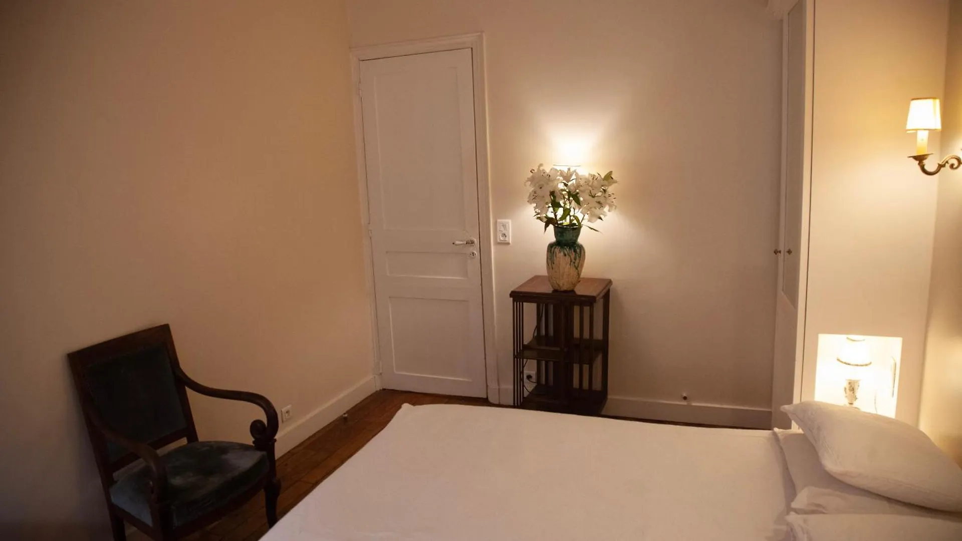 Homestay Arc De Triomphe Chic Room Paris